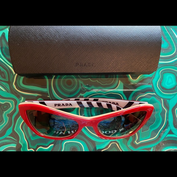 New Authentic Prada SPR 07X 543-6S1 - Picture 8 of 9